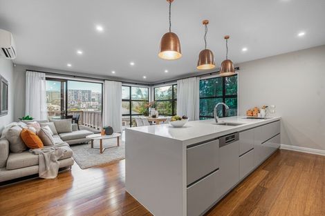 Photo of property in 102 Bassett Road, Remuera, Auckland, 1050