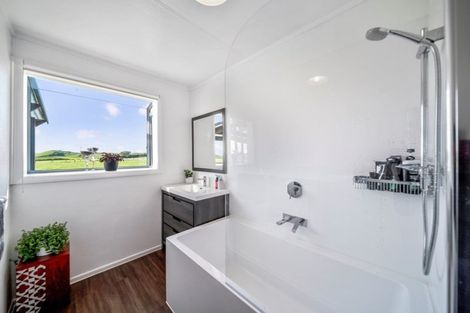 Photo of property in 95 Koru Road, Omata, New Plymouth, 4374