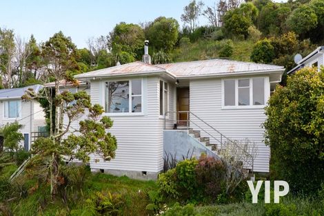 Photo of property in 106 Ruskin Road, Newlands, Wellington, 6037