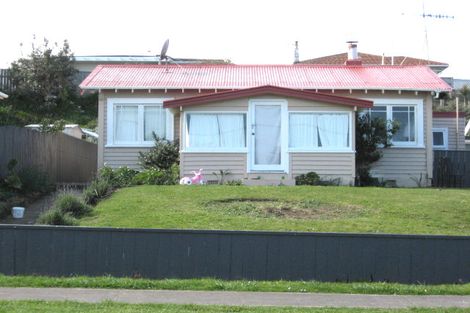 Photo of property in 42 Karaka Street, Castlecliff, Whanganui, 4501