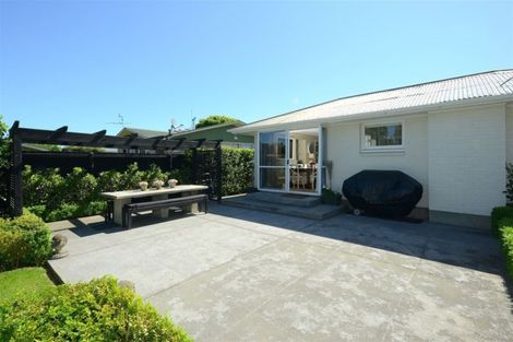 Photo of property in 8 Yardley Street, Avonhead, Christchurch, 8042
