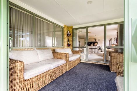 Photo of property in 278 Boord Crescent, Kumeu, 0891