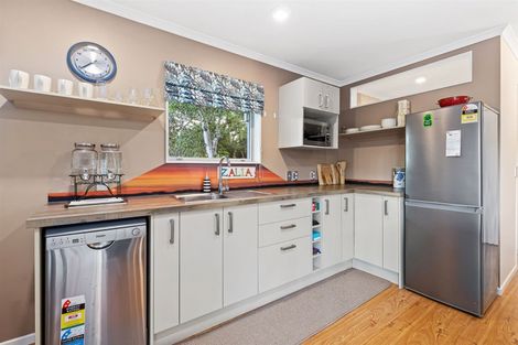 Photo of property in 127 Whangaparaoa Road, Red Beach, 0932