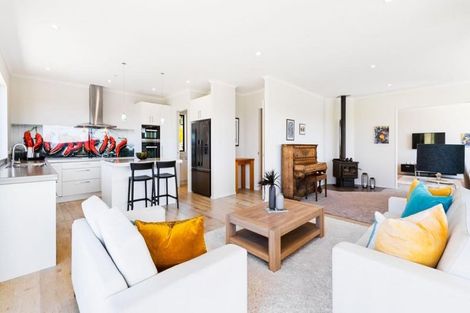 Photo of property in 10 Warman Road, Okura, Auckland, 0792