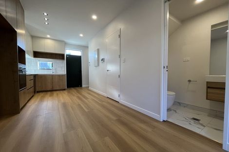 Photo of property in 31 Kuaha Road, Massey, Auckland, 0614