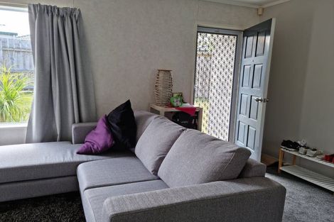 Photo of property in 14 Lanier Place, Glendene, Auckland, 0602
