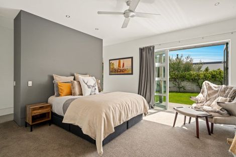 Photo of property in 14 Sunrise Bay Drive, Wanaka, 9305