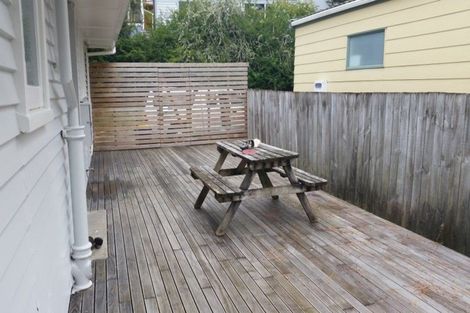 Photo of property in 1/22 Woodstock Road, Forrest Hill, Auckland, 0620