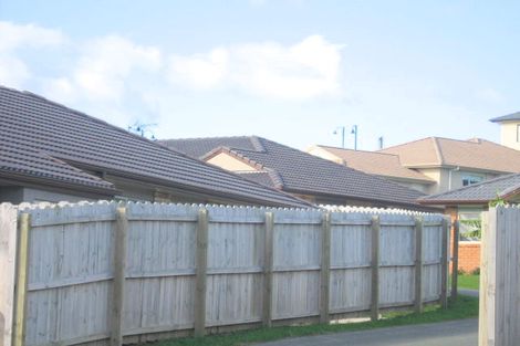 Photo of property in 8 Bibury Avenue, Henderson, Auckland, 0612