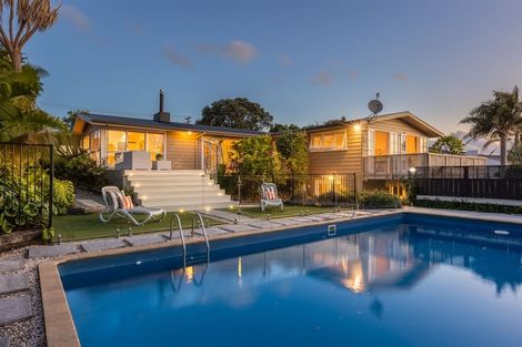 Photo of property in 74 Bleakhouse Road, Howick, Auckland, 2014