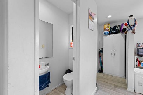 Photo of property in 4/36 West Coast Road, Glen Eden, Auckland, 0602