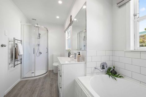 Photo of property in 10 Valley Road, Waiuku, 2123