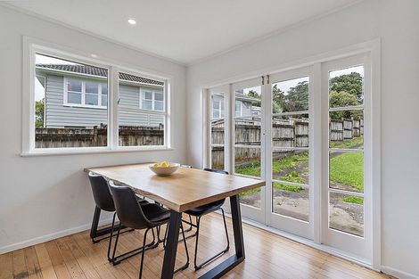 Photo of property in 24 Gill Avenue, Te Atatu Peninsula, Auckland, 0610