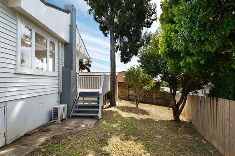 Photo of property in 48a Beaubank Road, Kelston, Auckland, 0602