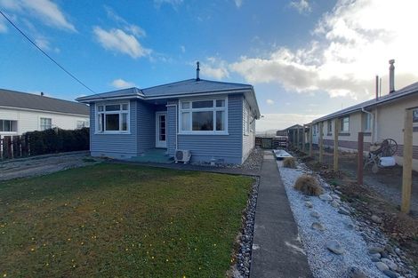 Photo of property in 19 Main Road, Tuatapere, 9620