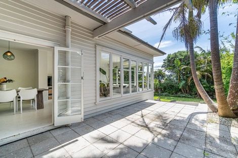 Photo of property in 36 Harbour View Road, Point Chevalier, Auckland, 1022
