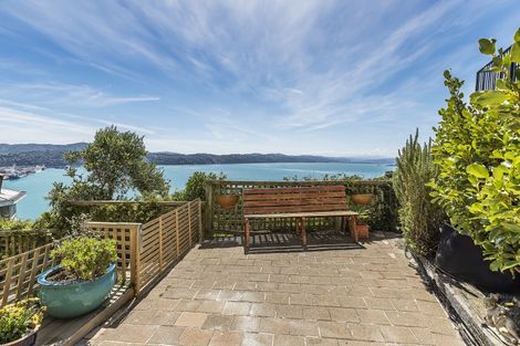 Photo of property in 2 Robieson Lane, Roseneath, Wellington, 6011