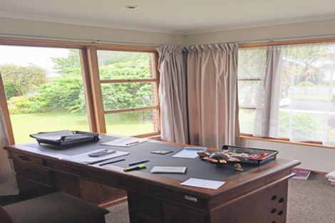 Photo of property in 28 Woodford Avenue, Henderson, Auckland, 0610