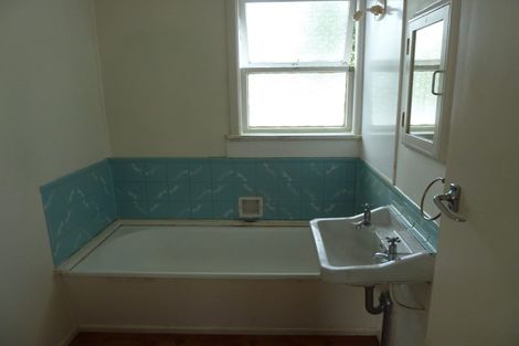 Photo of property in 2/25 Nutsey Avenue, Northcote, Auckland, 0627