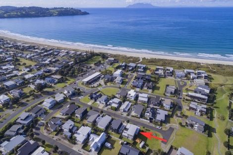 Photo of property in 12 Te Mauri Place, Omaha, 0986