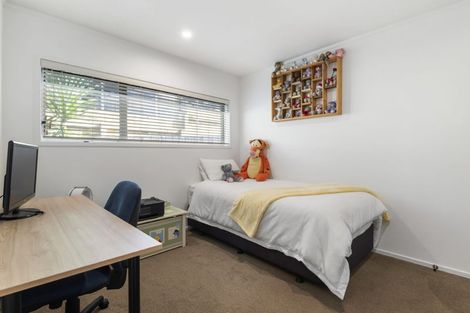 Photo of property in 127 Oaktree Avenue, Browns Bay, Auckland, 0630