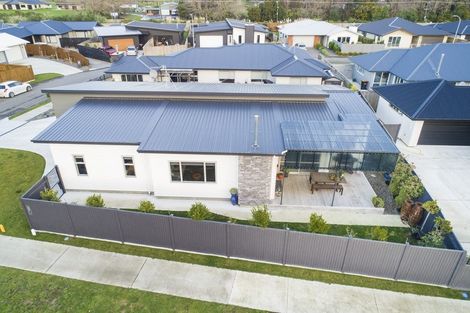 Photo of property in 16 Freedom Drive, Kelvin Grove, Palmerston North, 4414