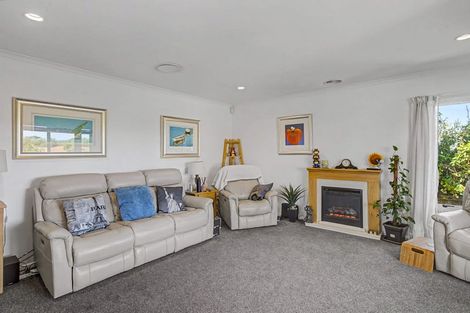 Photo of property in 127 Milne Drive, Paraparaumu, 5032