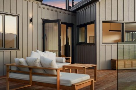 Photo of property in 44 Cunninghams Drive, Jacks Point, Queenstown, 9371