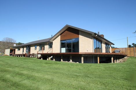 Photo of property in 19 George Street, Waihola, Milton, 9073