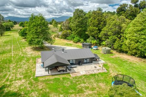 Photo of property in 5 Fairway Drive, Moana, 7872
