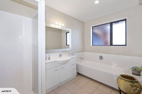 Photo of property in 5 Inca Place, Redwood, Christchurch, 8051