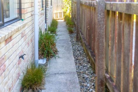 Photo of property in 2 Balmain Street, Newlands, Wellington, 6037