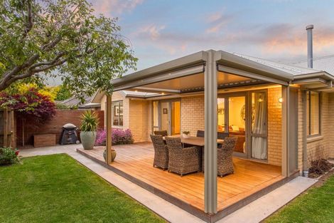 Photo of property in 53 Grimseys Road, Redwood, Christchurch, 8051