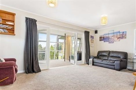 Photo of property in 3 Rewarewa Road, Te Atatu Peninsula, Auckland, 0610