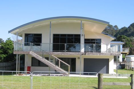 Photo of property in 15 Marine Parade, Cooks Beach, Whitianga, 3591