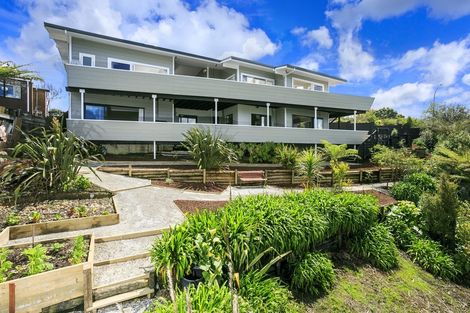Photo of property in 927 East Coast Road, Northcross, Auckland, 0632
