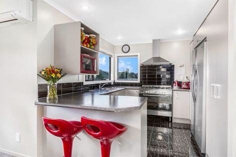 Photo of property in 5 Dusky Crescent, Aotea, Porirua, 5024