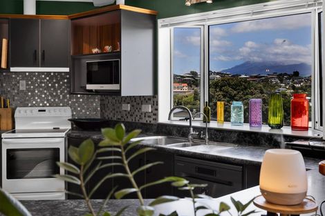 Photo of property in 5 Scott Street, Moturoa, New Plymouth, 4310