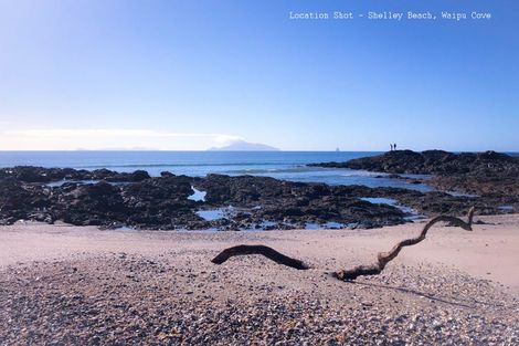 Photo of property in 1 Glen Wallace Road, Waipu, 0510