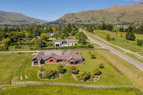 Photo of property in 90 Golf Course Road, Wanaka, 9305