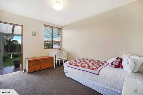 Photo of property in 65 Forrest Hill Road, Milford, Auckland, 0620