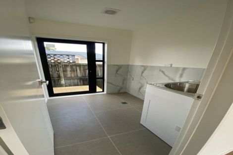 Photo of property in 24 Royal Arch Place, Rosehill, Papakura, 2113