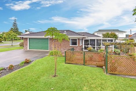 Photo of property in 2 Tuakura Way, The Gardens, Auckland, 2105