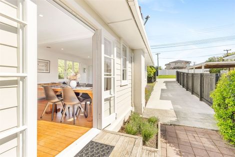 Photo of property in 1/10 Neil Avenue, Te Atatu Peninsula, Auckland, 0610