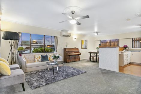 Photo of property in 1a Eastglen Road, Glen Eden, Auckland, 0602