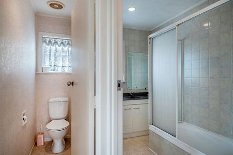 Photo of property in 4 Meadowvale Avenue, Forrest Hill, Auckland, 0620