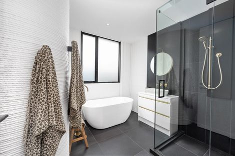 Photo of property in 2/1 City View Terrace, Birkenhead, Auckland, 0626