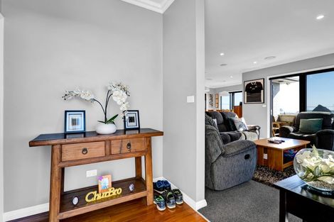 Photo of property in 5 South Road, Moturoa, New Plymouth, 4310