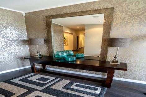 Photo of property in 11 Sovereign Point, Kaiwharawhara, Wellington, 6035