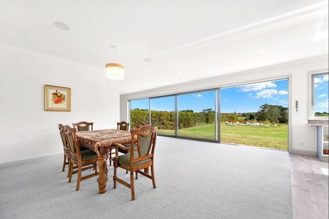 Photo of property in 4 Hanham Road, Kumeu, 0891